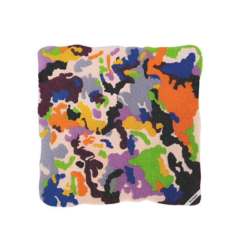 Håndtuftet BLOW ME-tæppe i uld af Anne Bellinger – et kunstnerisk udtryk i moderne interiør design.