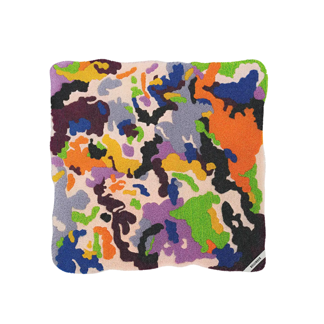 Håndtuftet BLOW ME-tæppe i uld af Anne Bellinger – et kunstnerisk udtryk i moderne interiør design.